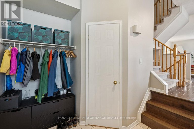28591914/1869-hennessy-crescent/fallingbrookgardenway-south/ottawa/ontario/K4A3X8_5