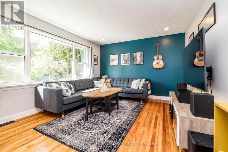 28842718/343-fullerton-avenue/overbrookcastle-heights/ottawa/ontario/K1K1K2_6