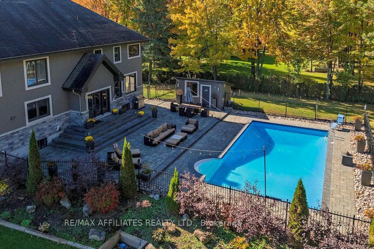 28142173/2284-summerside-drive/manotick-east-to-manotick-station/ottawa/ontario/K4M1B4_43