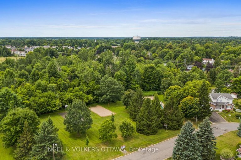 29593963/129-corvinelli-crescent/village-of-russell/russell/ontario/K4R1G4_47