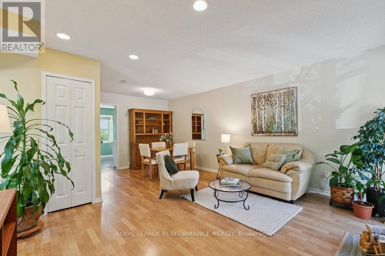 29032584/560-thomson-street/viscount-alexander-park/ottawa/ontario/K1K2J8_4