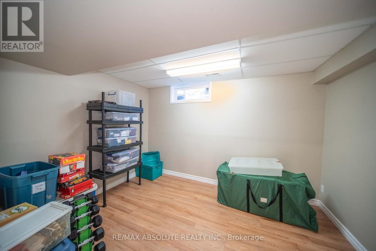 28869002/198-hoylake-crescent/bilberry-creekqueenswood-heights/ottawa/ontario/K1E2M8_31