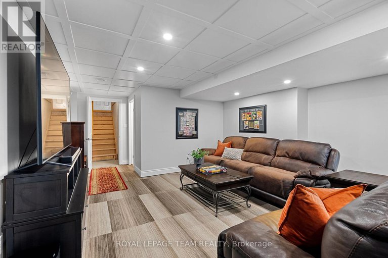 28316771/2377-pine-avenue/manotick-east-to-manotick-station/ottawa/ontario/K4M1B4_35