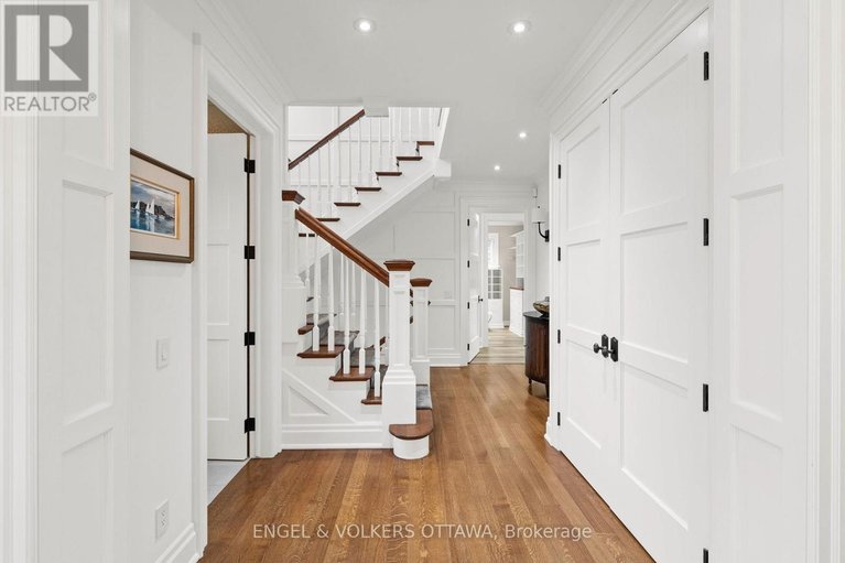 29571244/6029-rideau-valley-drive-n/manotick-south-to-roger-stevens/ottawa/ontario/K4M1B3_18