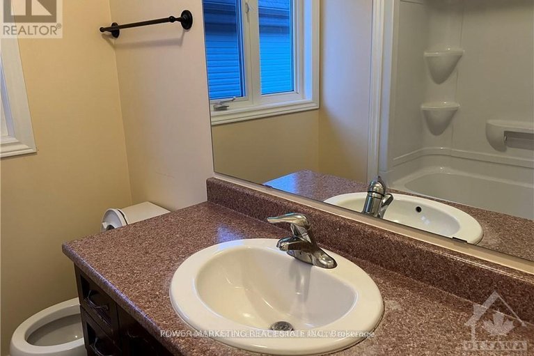 29319586/270-mica-crescent/town-of-rockland/clarence-rockland/ontario/K4K0E2_11