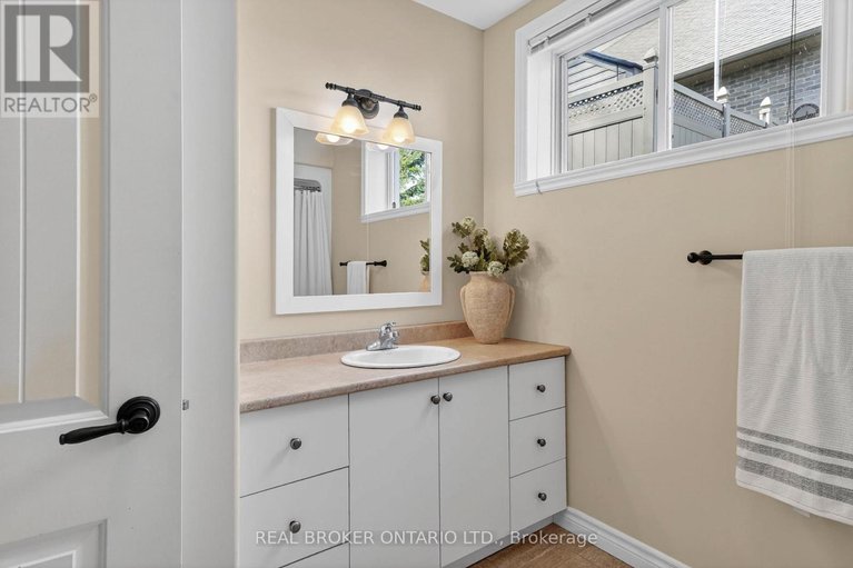 29670697/12-penny-lane/long-sault/south-stormont/ontario/K0C1P0_41