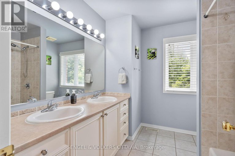28459479/705-larcastle-circle/avalon-east/ottawa/ontario/K4A4Z2_37
