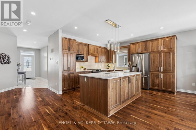 29492071/865-tewin-circle/camelot/ottawa/ontario/K4A1K1_5