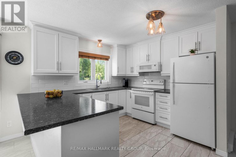 28782422/1754-labonte-street/clarencerockland-twp/clarence-rockland/ontario/K0A1N0_10