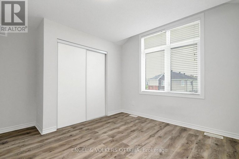 28399341/305-lamarche-avenue/orleans-village/ottawa/ontario/K1C1T1_23