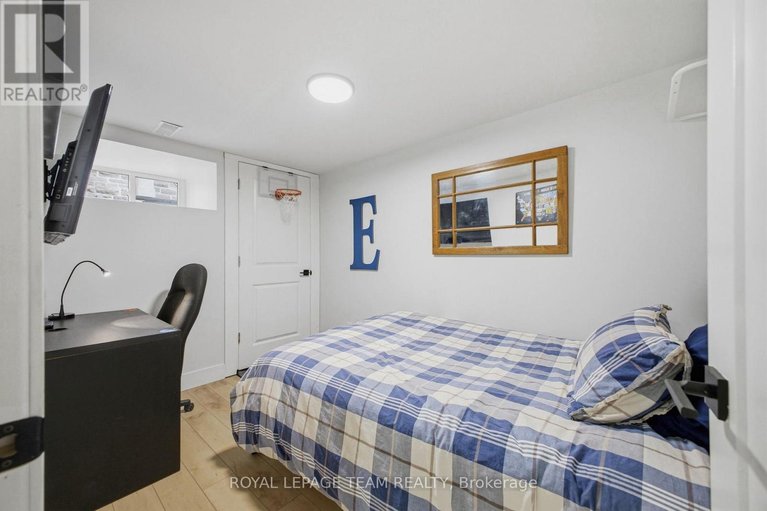 29622537/513-windermere-avenue/mckellarhighland/ottawa/ontario/K2A2W3_28