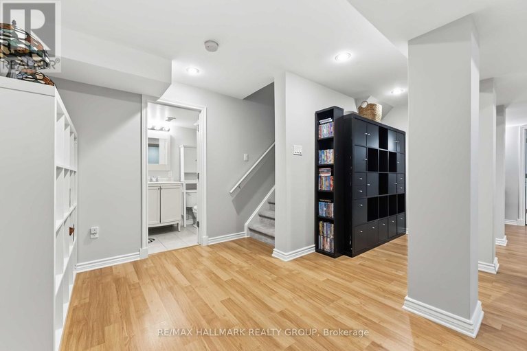 29678879/22-oak-grove-street/barrhaven-east/ottawa/ontario/K2G6R4_22