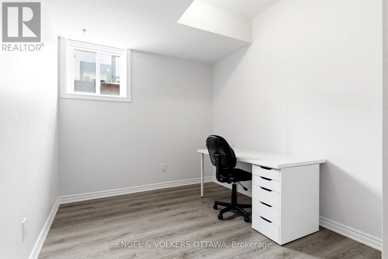 29519858/808-kiniw-private/cfb-rockcliffe-and-area/ottawa/ontario/K1K5A4_20