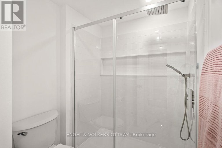 28924717/12-bayside-private/mooneys-bayriverside-park/ottawa/ontario/K1V9R3_24
