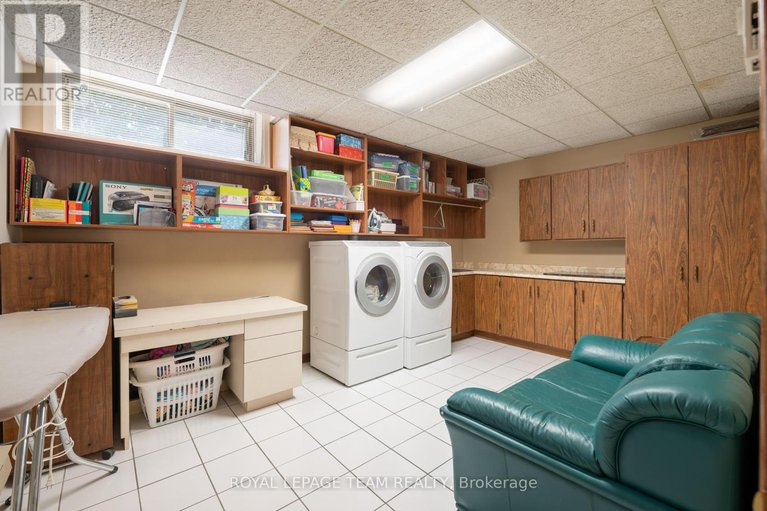28150557/10-nancy-avenue/sheahan-estatestrend-village/ottawa/ontario/K2H8L4_43