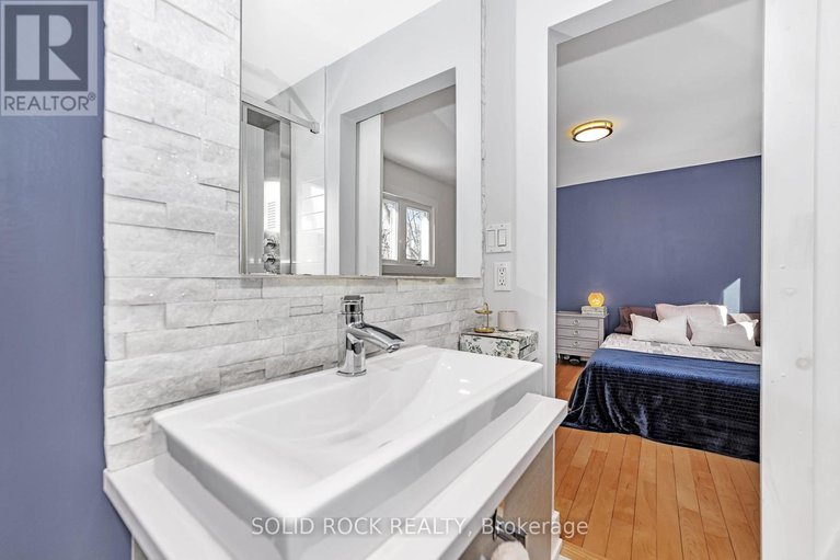 28475185/292-currell-avenue/westborohampton-park/ottawa/ontario/K1Z7J6_16