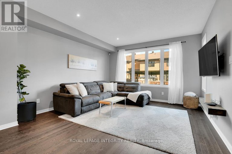 29074496/515-rouncey-road/emerald-meadowstrailwest/ottawa/ontario/K2S1B6_5