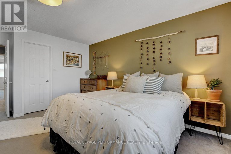 29329545/95-manhattan-crescent/central-park/ottawa/ontario/K2C4B7_25