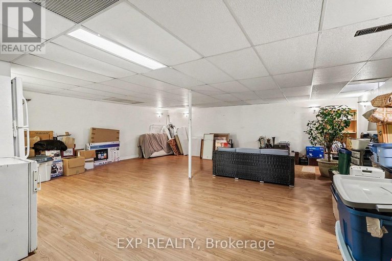 29658093/15-wedgewood-crescent/blackburn-hamlet/ottawa/ontario/K1B4B5_15