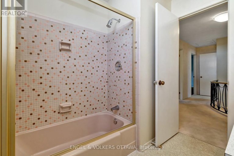 28544355/968-sadler-crescent/whitehaven/ottawa/ontario/K2B5H7_41