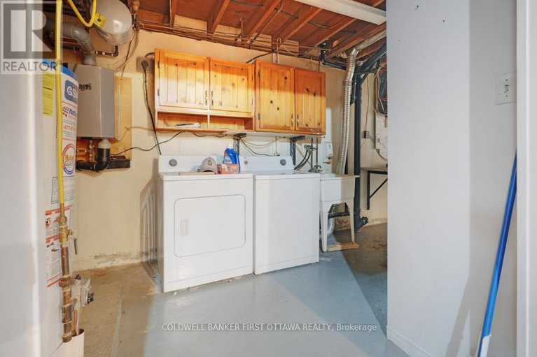 28322181/323-amiens-street/bilberry-creekqueenswood-heights/ottawa/ontario/K1E1N4_21