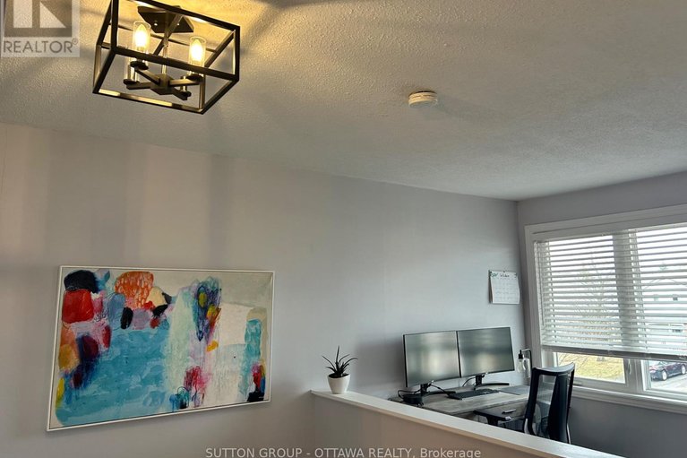 29660871/201-1835-marsala-crescent/fallingbrookpineridge/ottawa/ontario/K4A2E5_6