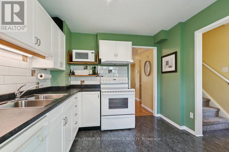 29032584/560-thomson-street/viscount-alexander-park/ottawa/ontario/K1K2J8_16