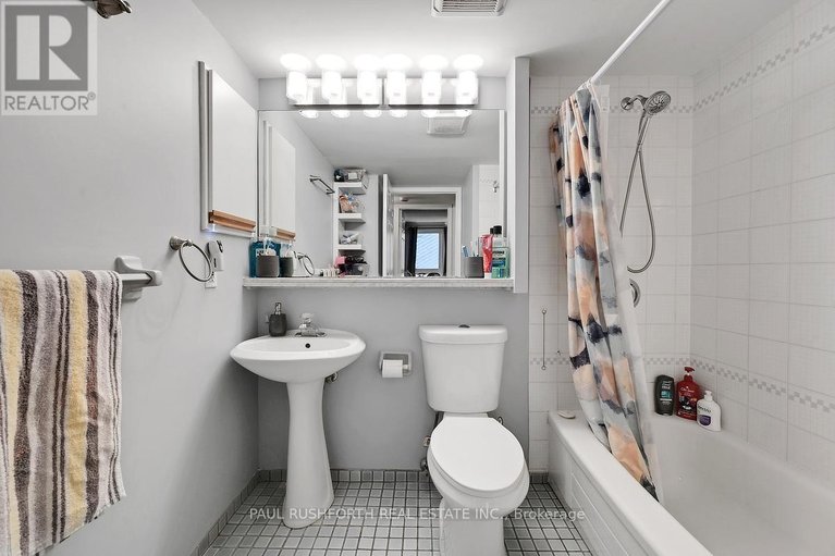 29615589/202-939-north-river-road/overbrook/ottawa/ontario/K1K3V2_23