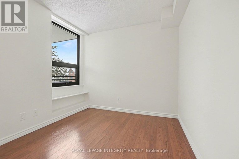 29302409/304-71-somerset-street-w/ottawa-centregolden-triangle/ottawa/ontario/K2P2G2_18