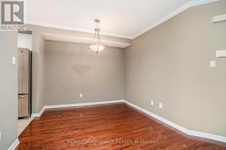 28803374/714-regiment-avenue/emerald-meadowstrailwest/ottawa/ontario/K2M0E3_5