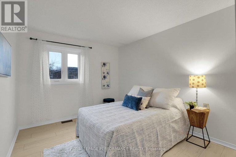 29606715/221-desrosiers-street/vanier/ottawa/ontario/K1L7T2_18