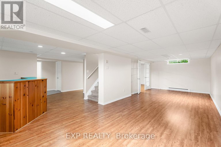 28330540/1822-thornecrest-street/chapel-hill/ottawa/ontario/K1C6K9_31