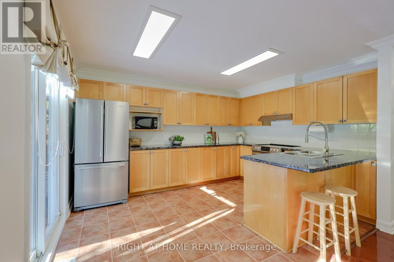 28909974/60-mersey-drive/morgans-grantsouth-march/ottawa/ontario/K2K3A6_12