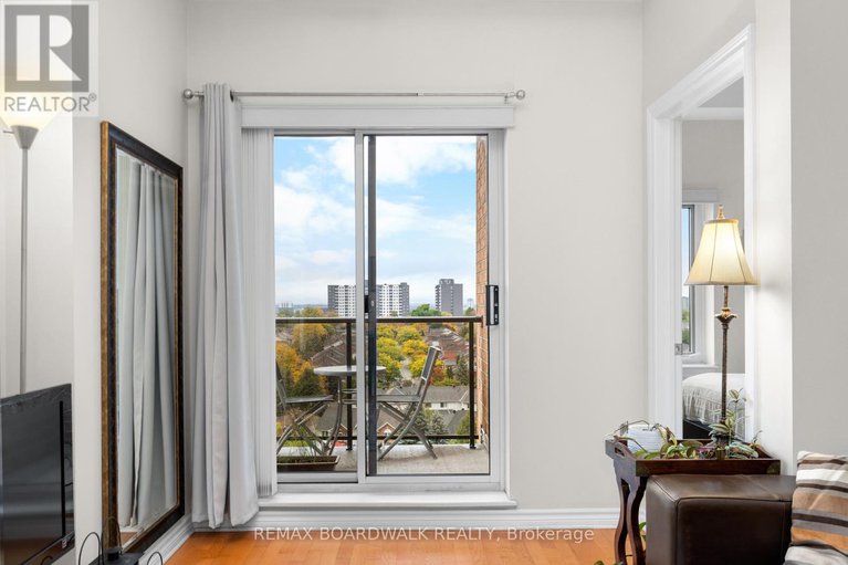 29282716/1004-314-central-park-drive/central-park/ottawa/ontario/K2C0R2_17