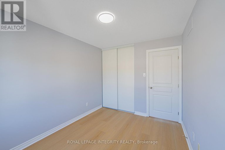 29628152/12-saddlesmith-circle/emerald-meadowstrailwest/ottawa/ontario/K2M2S4_23