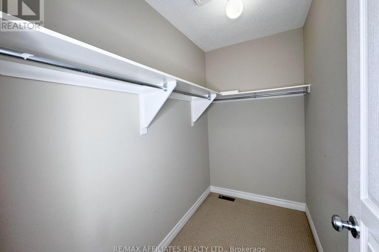 29142673/232-cooks-mill-crescent/riverside-south/ottawa/ontario/K1V2N1_18