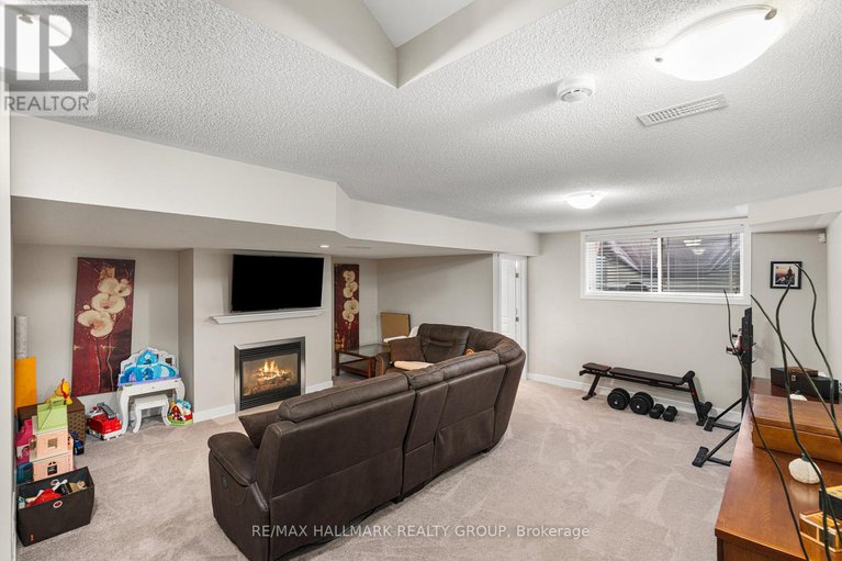 29150992/311-travis-street/mer-bleuebradley-estatesanderson-park/ottawa/ontario/K1W0E5_21