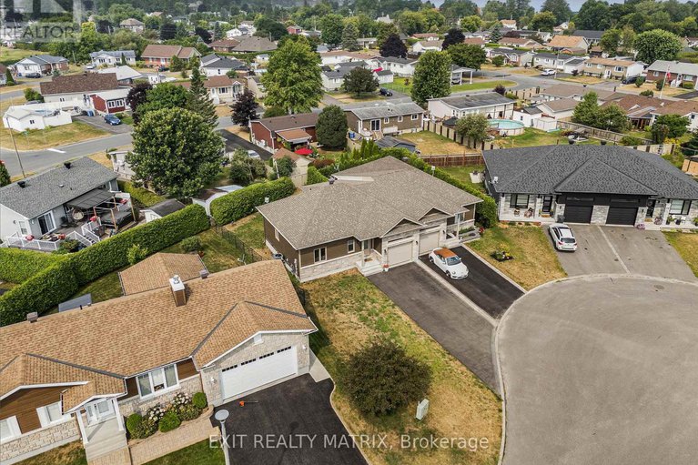 28716853/16-julien-street/lorignal/champlain/ontario/K0B1K0_28