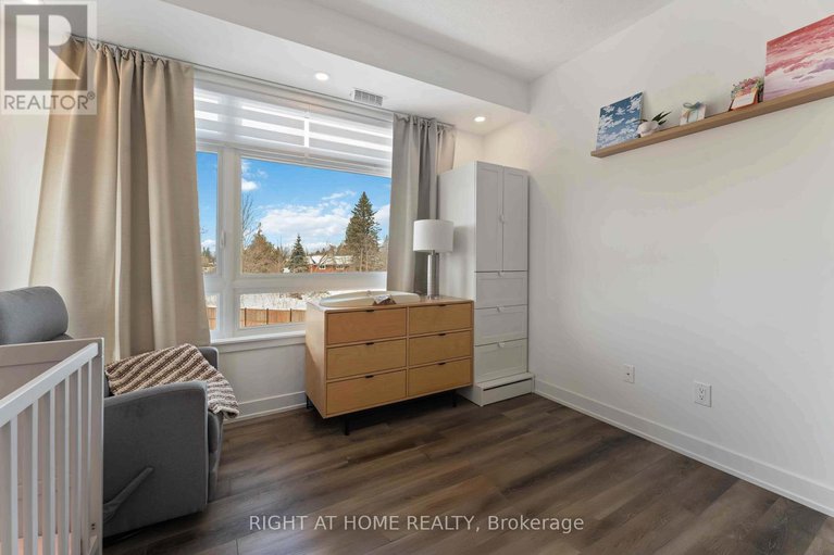 29417771/b-380-rolling-meadow-crescent/mer-bleuebradley-estatesanderson-park/ottawa/ontario/K1W0S1_13