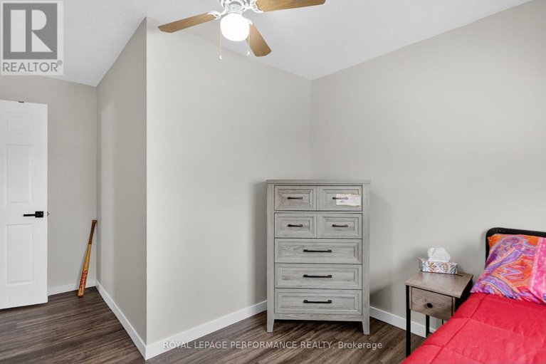 29573555/107-dunlop-crescent/village-of-russell/russell/ontario/K4R1B3_37