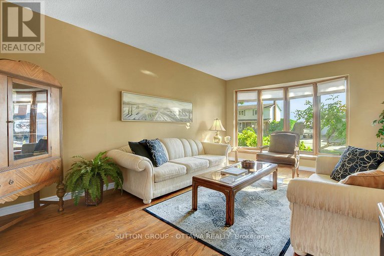 28874659/124-post-road/glencairnhazeldean/ottawa/ontario/K2L1L2_9