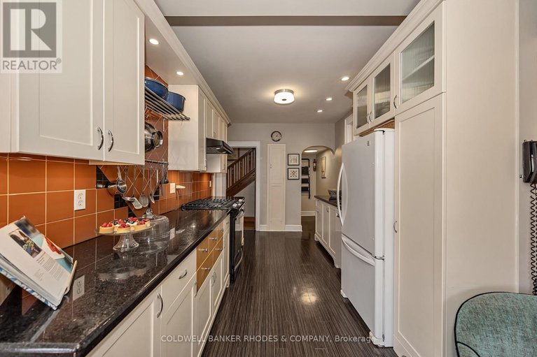 29667356/592-besserer-street/sandy-hill/ottawa/ontario/K1N6C9_13