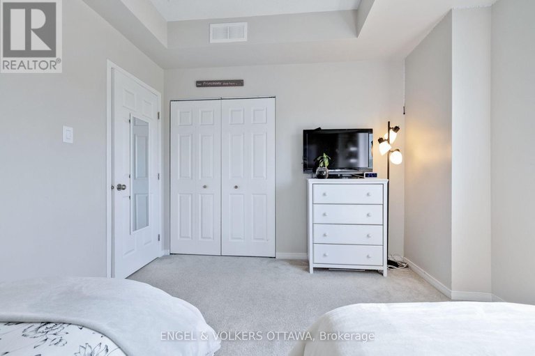 28491799/4-44-sternes-private/springridgeeast-village/ottawa/ontario/K4A0X8_30