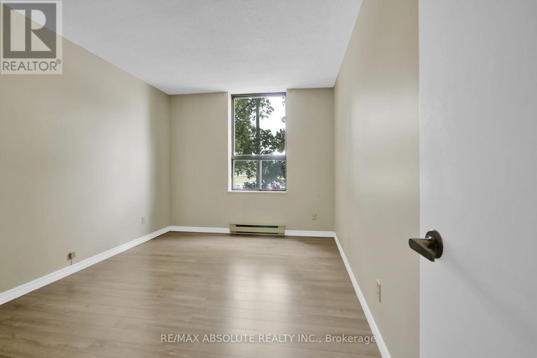 28454198/203-50-emmerson-avenue/mechanicsville/ottawa/ontario/K1Y4P7_18