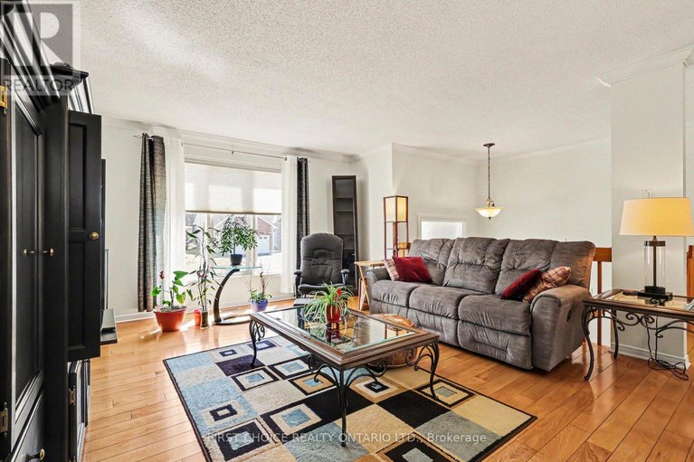 29580103/3395-descotes-circle/town-of-rockland/clarence-rockland/ontario/K4K1A8_3