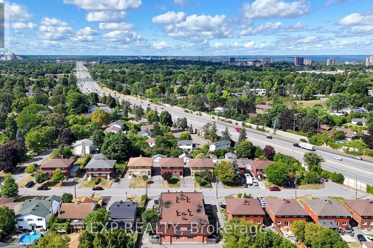28904328/1008-riddell-avenue-s/mckellar-heightsglabar-park/ottawa/ontario/K2C2J5_37