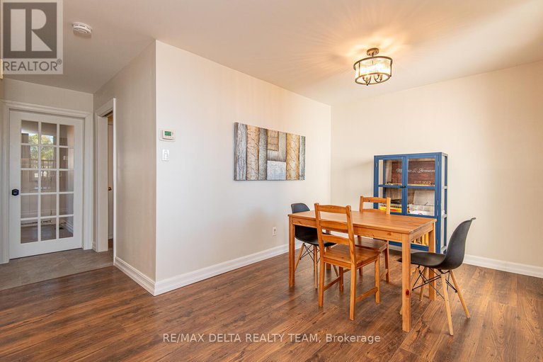 29081598/276-turnstone-court/chatelaine-village/ottawa/ontario/K1E2V2_11