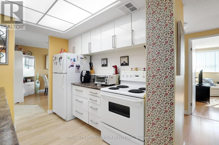 28628193/913-555-brittany-drive/viscount-alexander-park/ottawa/ontario/K1K4C5_10