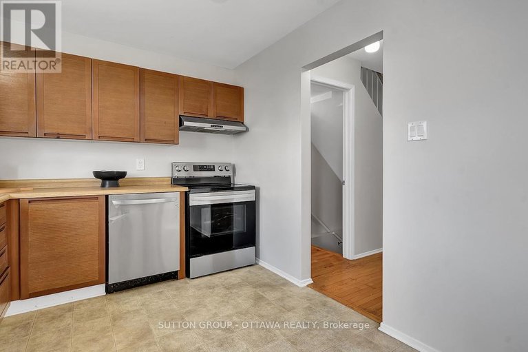 29123796/1540-bourcier-drive/bilberry-creekqueenswood-heights/ottawa/ontario/K1E3J2_17