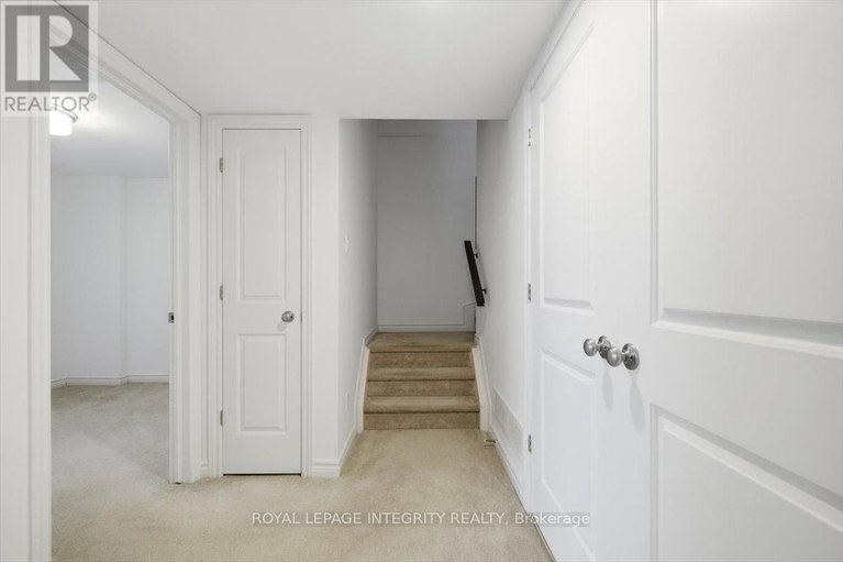 29274145/41-carabiner-private/mer-bleuebradley-estatesanderson-park/ottawa/ontario/K1W0L7_16